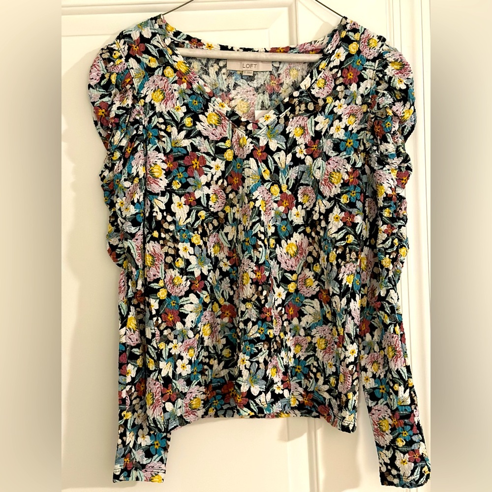 Brand new with tags Ann Taylor loft floral blouse size small